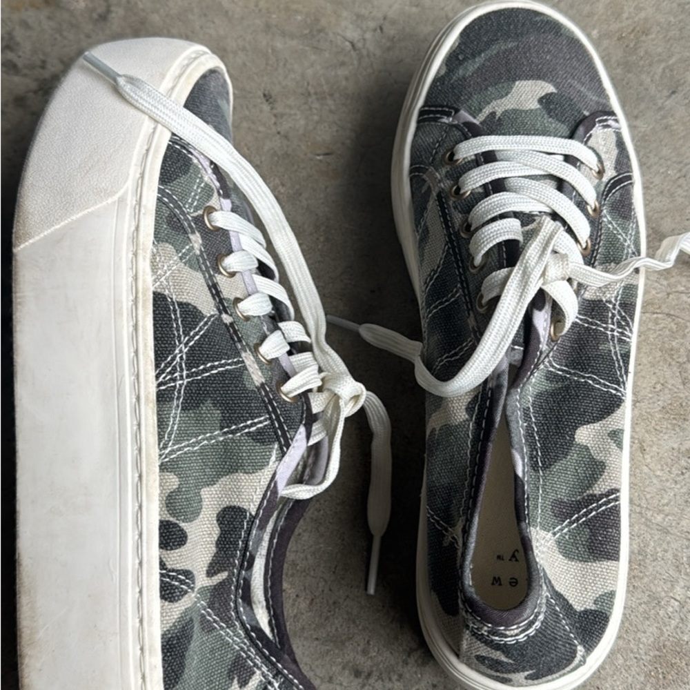 A New Day Camouflage platform Sneakers - White and Green